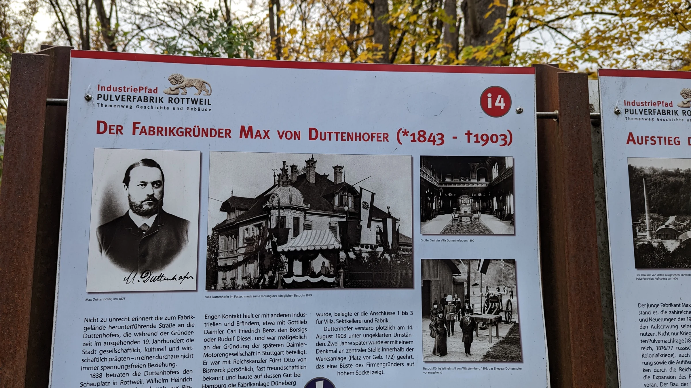 Информационная табличка с портретом Макса фон Дуттенхофера и исторической фотографией здания.